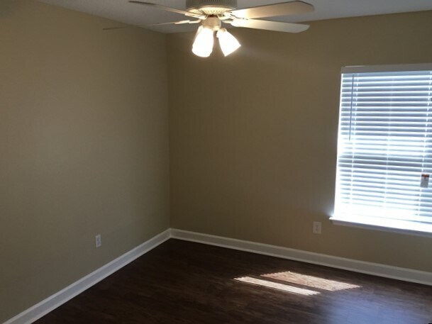 Building Photo - 2476 Winchester Ln