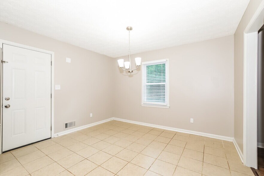 Building Photo - 3872 Cloudland Dr