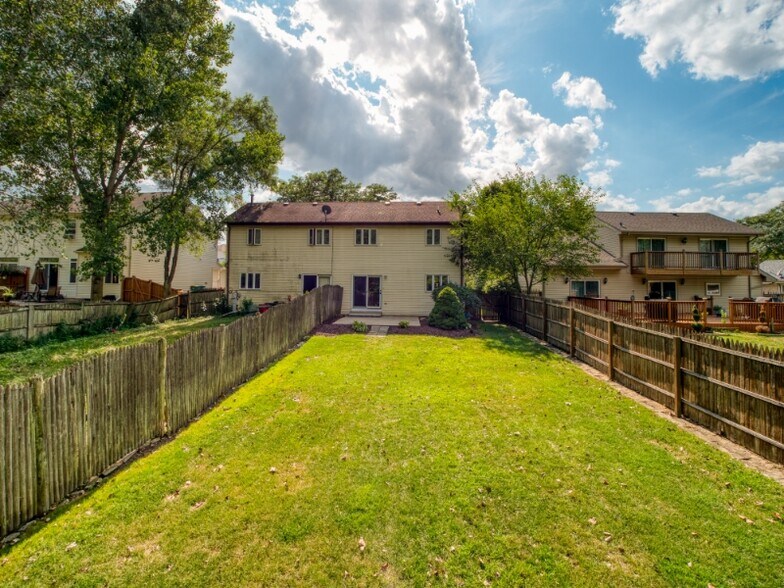 Building Photo - 1514 Peachtree Ln