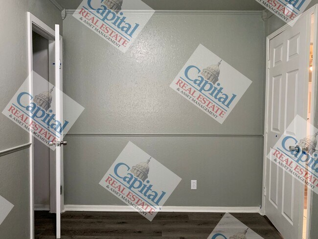 Building Photo - Cute Home Available!
