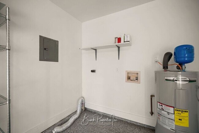 Building Photo - 3510 Silvertree Ln