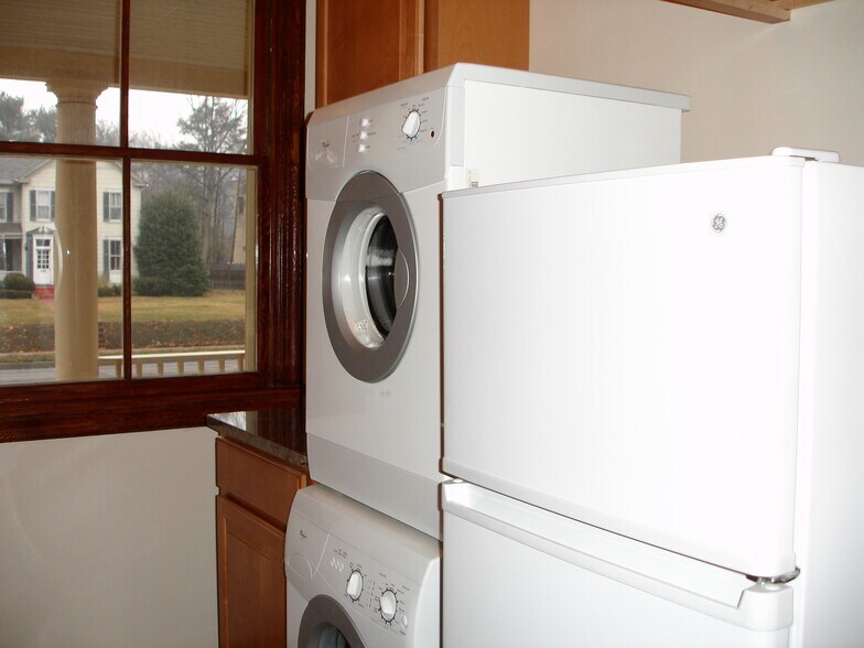 Building Photo - 218 W Montgomery Ave