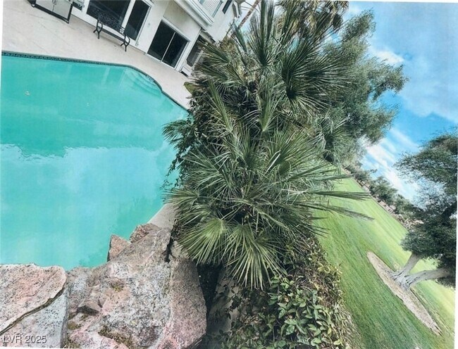 Building Photo - 3160 Bel Air Dr