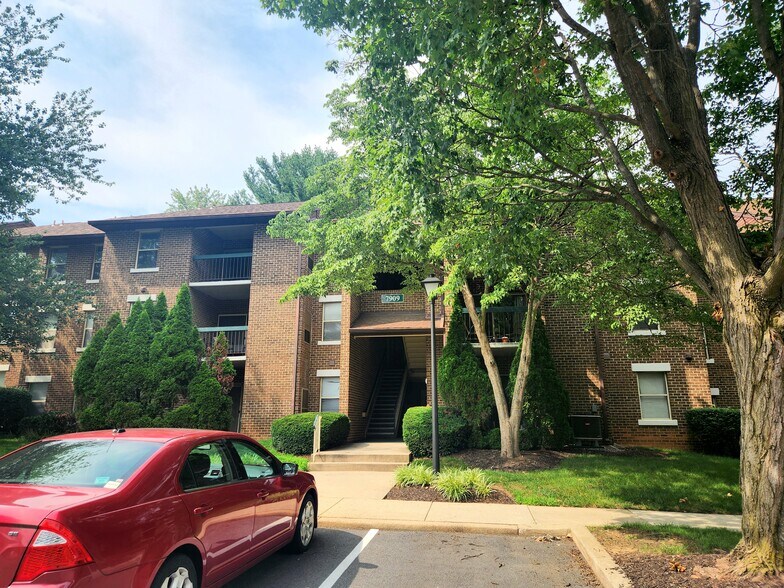Building Photo - 7909 Badenloch Way