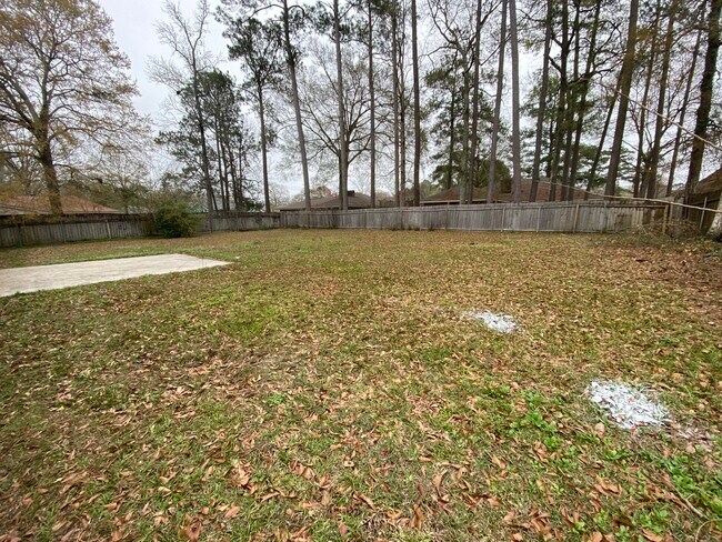 Building Photo - 705 Rue St