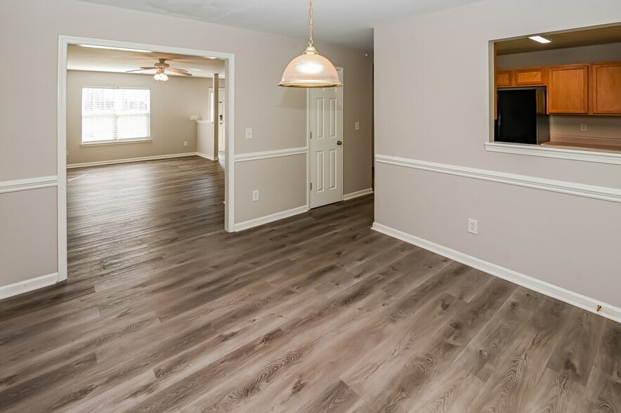 Building Photo - 1554 Kindred Cir NW