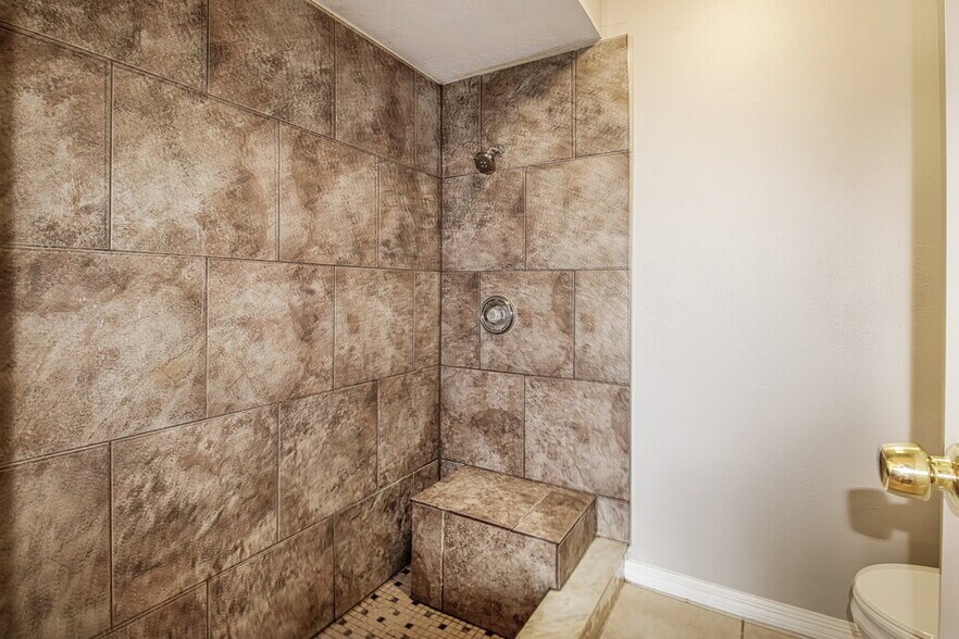 Building Photo - 11171 Heathwood Ave