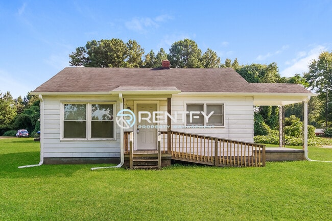 Building Photo - 2104 E Greenbriar Rd