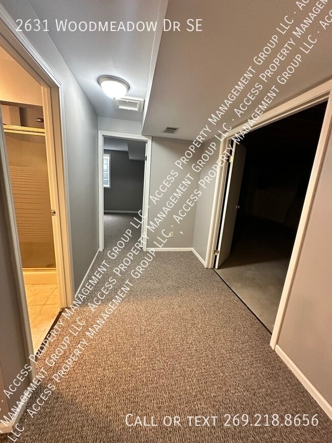 Building Photo - 2631 Woodmeadow Dr SE