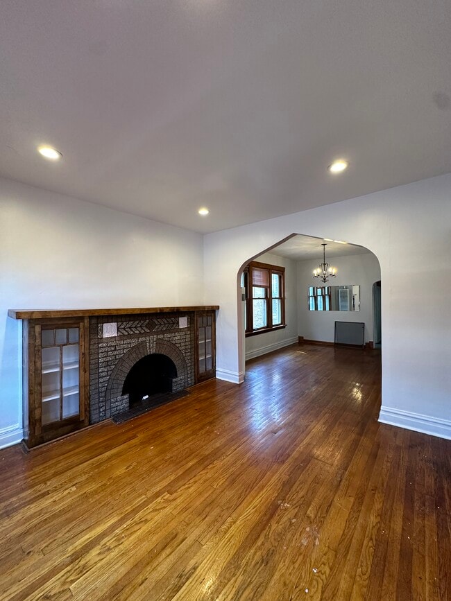 Building Photo - 2855 W Pershing Rd