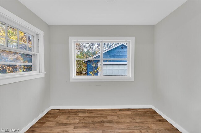 Building Photo - 485 E Archwood Ave