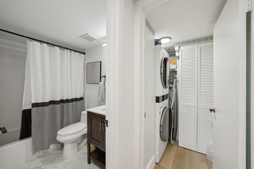 Building Photo - 6277 Bahia del Mar Blvd