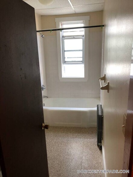 Building Photo - 125 Capen St