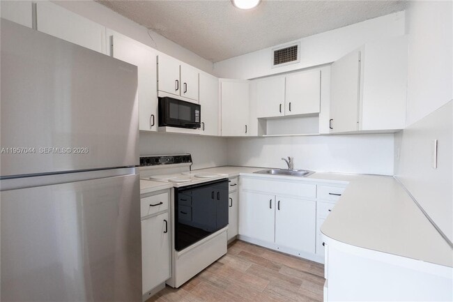 Building Photo - 4420 SW 114th Ct