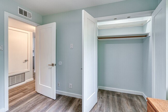 Building Photo - COMING SOON! Beautifully Renovated 3 bedroom 2 bathroom Townhouse