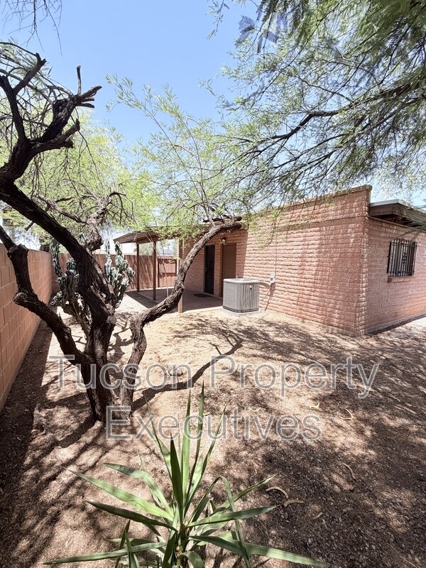 Building Photo - 4901 E Pima St