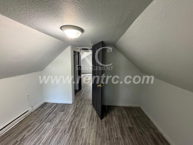 Building Photo - 102 Elmwood-