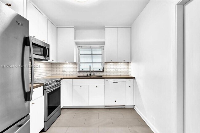 Building Photo - 7911 SW 55th Ave