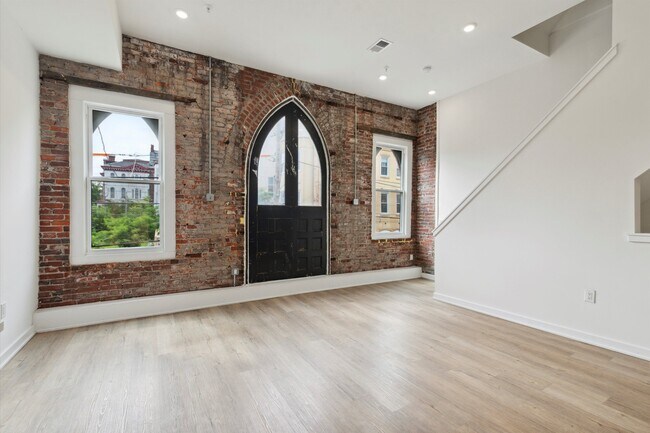 Building Photo - 1535 N Sydenham St