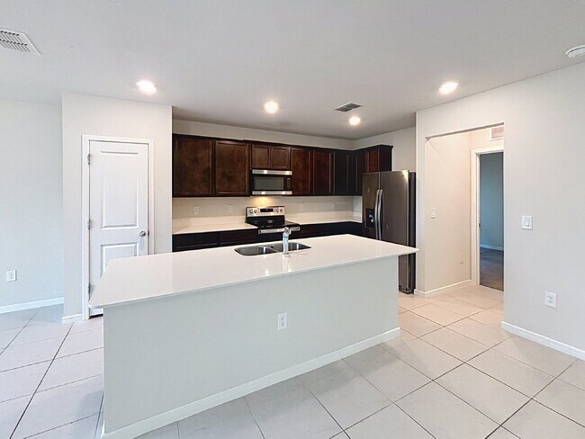 Building Photo - 30561 Gilbern Rd