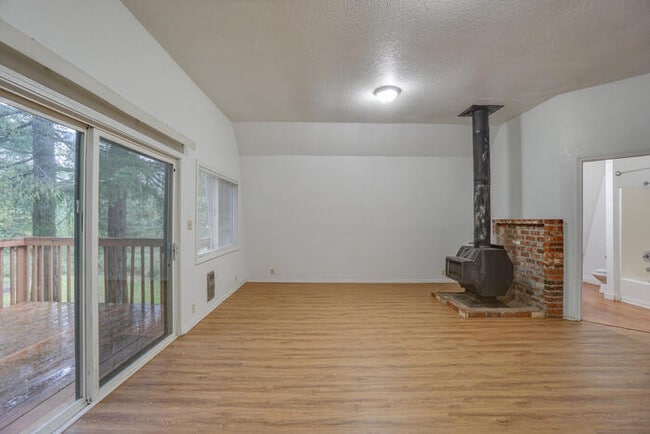 Building Photo - COUNTRY LIVING JUST OUTSIDE Of washougal