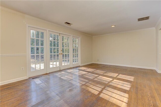 Building Photo - 465 Windsor Parkway