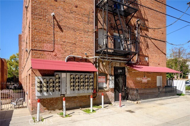 Building Photo - 228 S Kenwood St