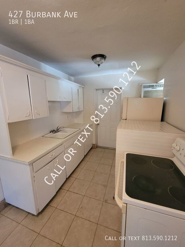 Building Photo - 1 bed 1 bath Cute Lakeland Apartment