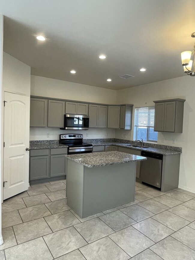 Building Photo - PENDING APPROVED APPLICATION!!!-No longer available