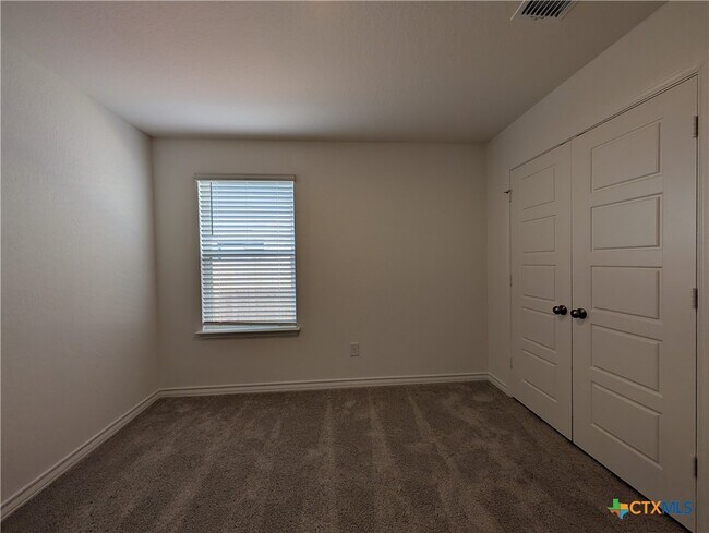 Building Photo - 862 Bluegrass Pt