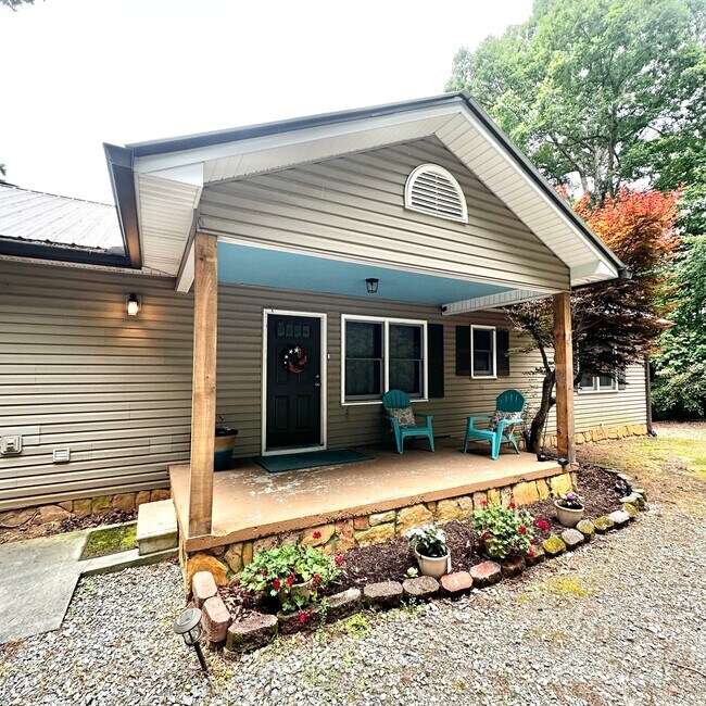 Building Photo - 300 Harris Dr