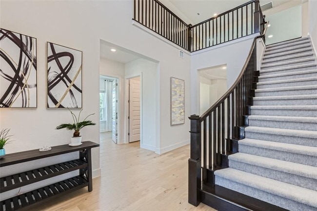 Building Photo - 704 Palamos Dr