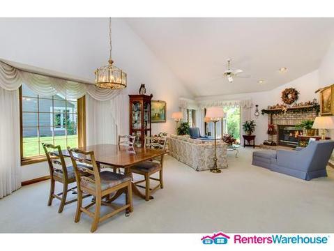 Building Photo - 1215 Silverthorn Ct