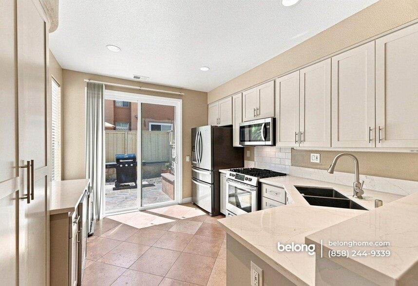 Building Photo - 2156 Lago Madero