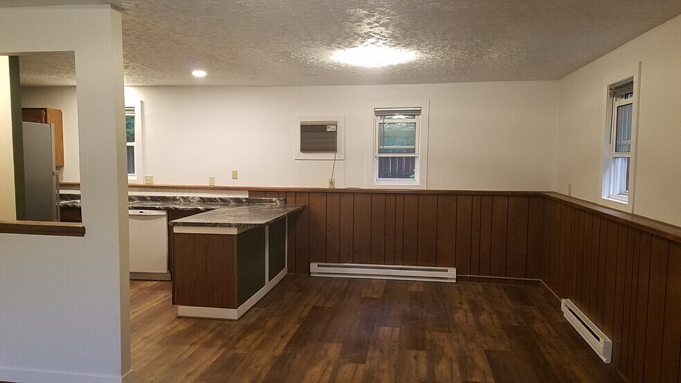 Building Photo - Colonial Heights