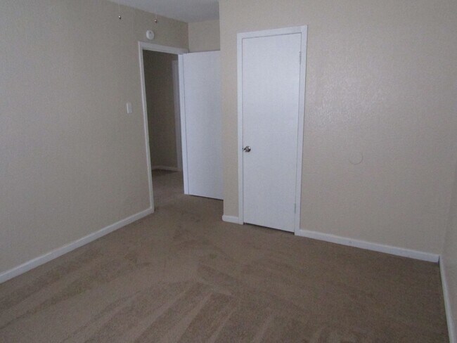 Building Photo - 1306 Garth Dr