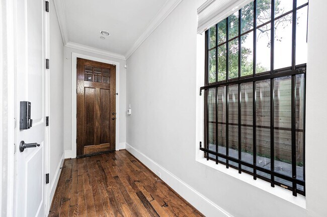 Building Photo - 5733 Winsome Ln