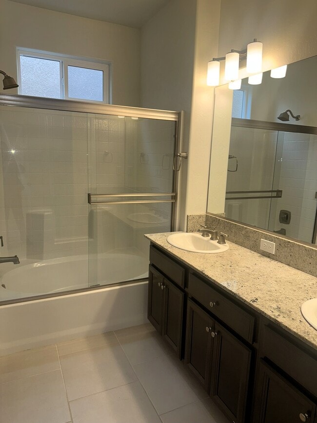 Building Photo - 4324 N Sandrini Ave