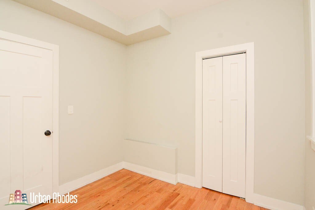 Building Photo - 622 W Oakdale Ave