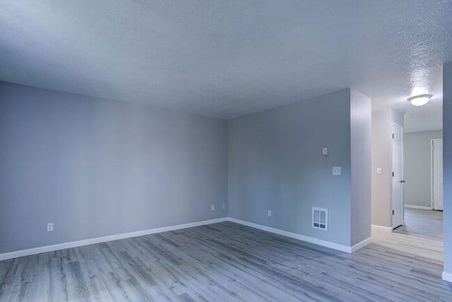 Building Photo - 2 bedroom unit. Pets OK! Lots of upgrades!...