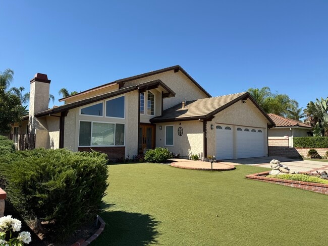 Facade facing street - 23446 Blythe St