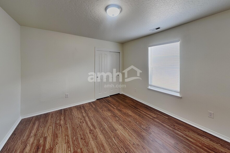 Building Photo - 40 N Amanda Dr