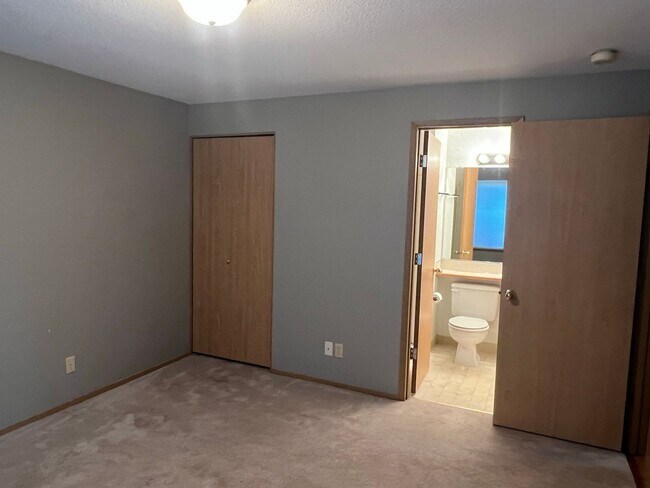 Building Photo - Adorable Quiet park like setting in fruit valley sunsets with landscaping provided