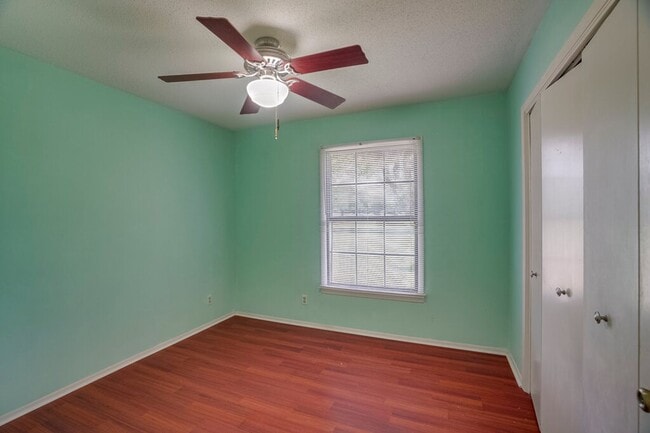 Building Photo - 506 E Palm Valley Blvd