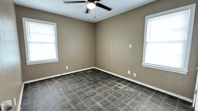 Building Photo - 808 Kyle St