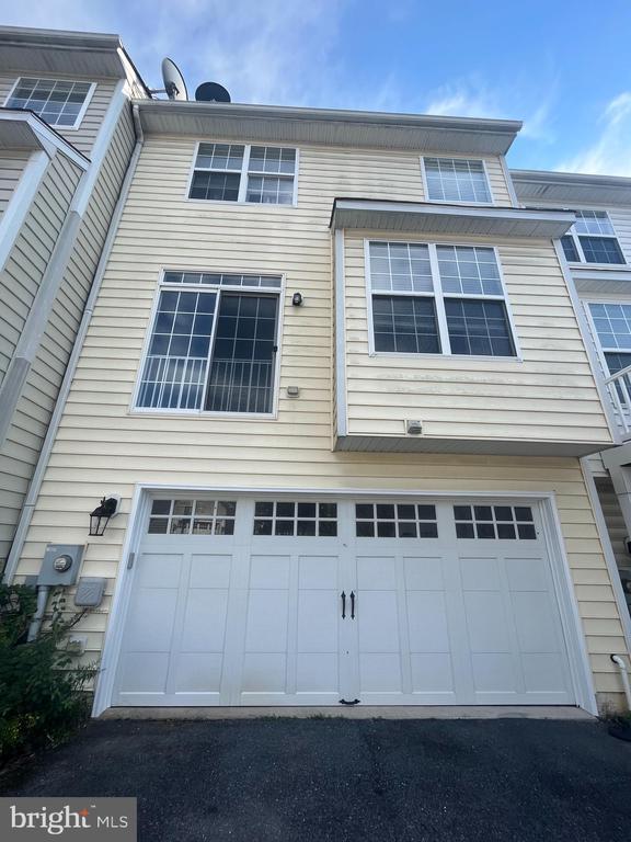 Building Photo - 314 East Wainscot Drive