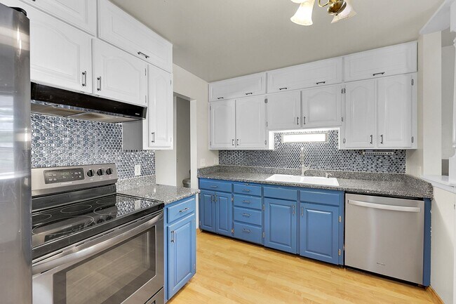Building Photo - 4220 Edwinstowe Ave