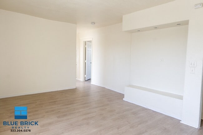 Building Photo - 1401 W 53rd St