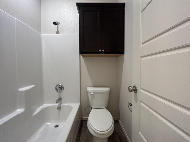 Building Photo - 11620 Evanston Ave