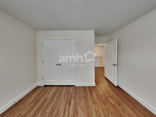 Building Photo - 9260 S Park St